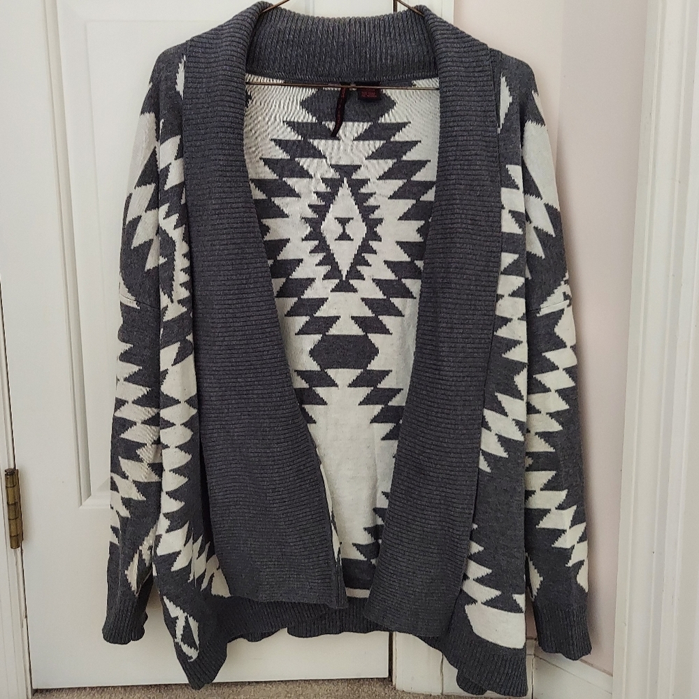 Heart~n~crush grey and white open front cardigan. Women's large
